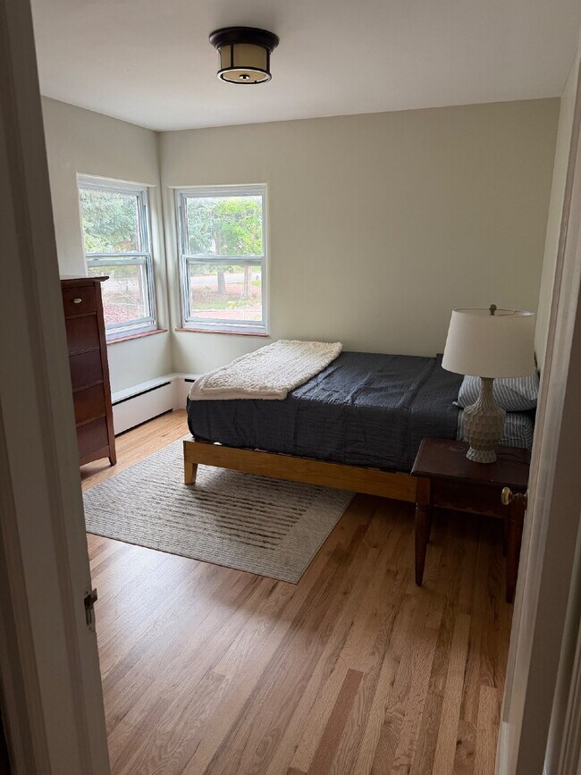 Building Photo - Freshly Updated 3BR/1BA Main-Level Home in Lakewood - Refinished Hardwoods, Updated Kitchen, Fenc...