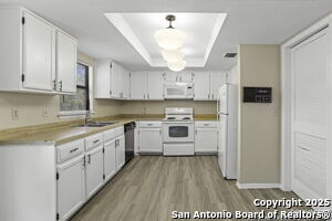 Building Photo - 3335 Jenkins Dr