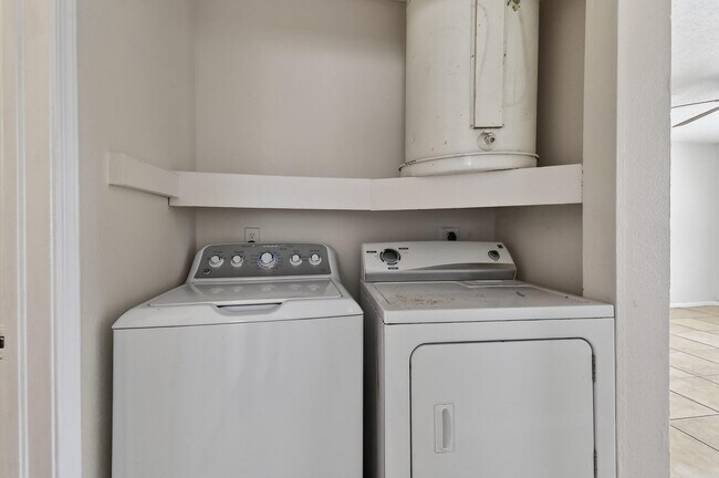 Building Photo - 1618 W 26th Ct