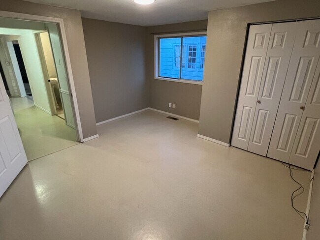 Building Photo - Spacious 3+ bed/2 bath home! Large fenced yard, garage, shed, w/d, a/c, d/w & more!