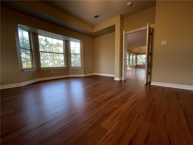 Building Photo - 10501 Hill Country Skyline