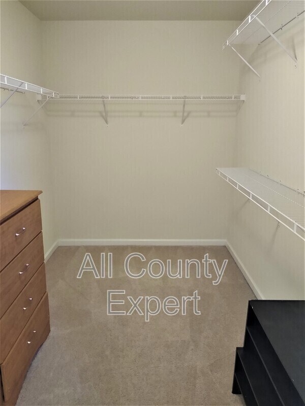 Building Photo - 635 Glenish CT