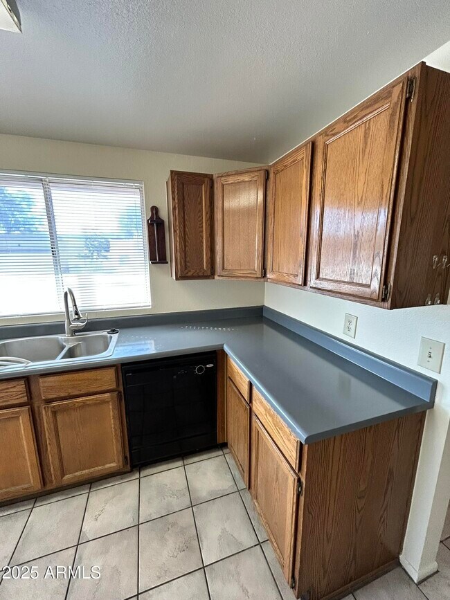 Building Photo - 2120 N Yucca Ct