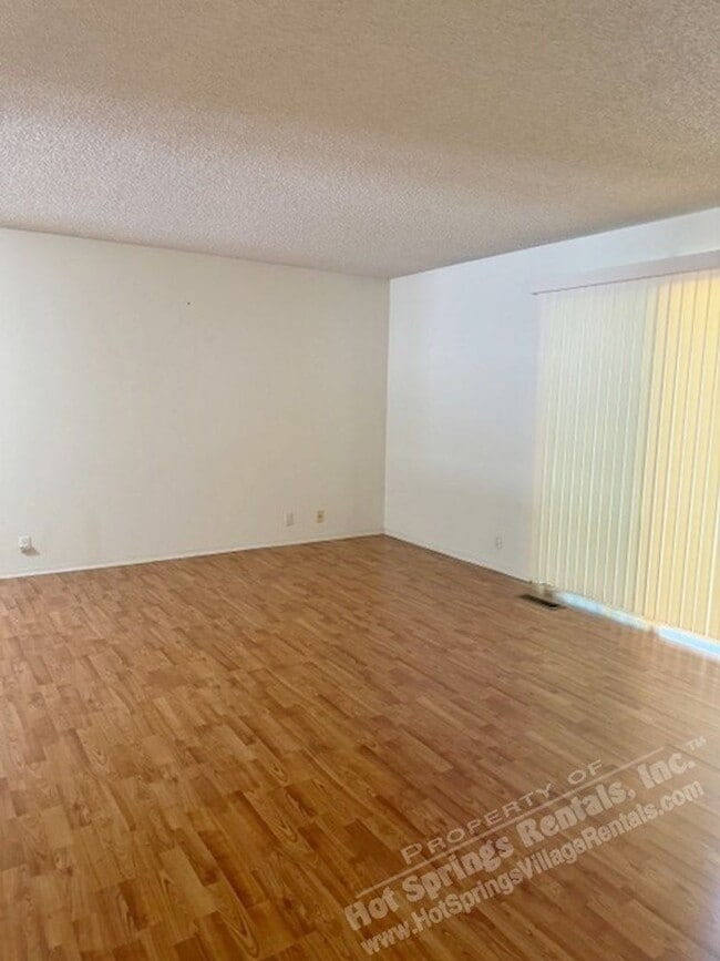 Building Photo - LaCoruna Courts | Townhome | Unfurnished