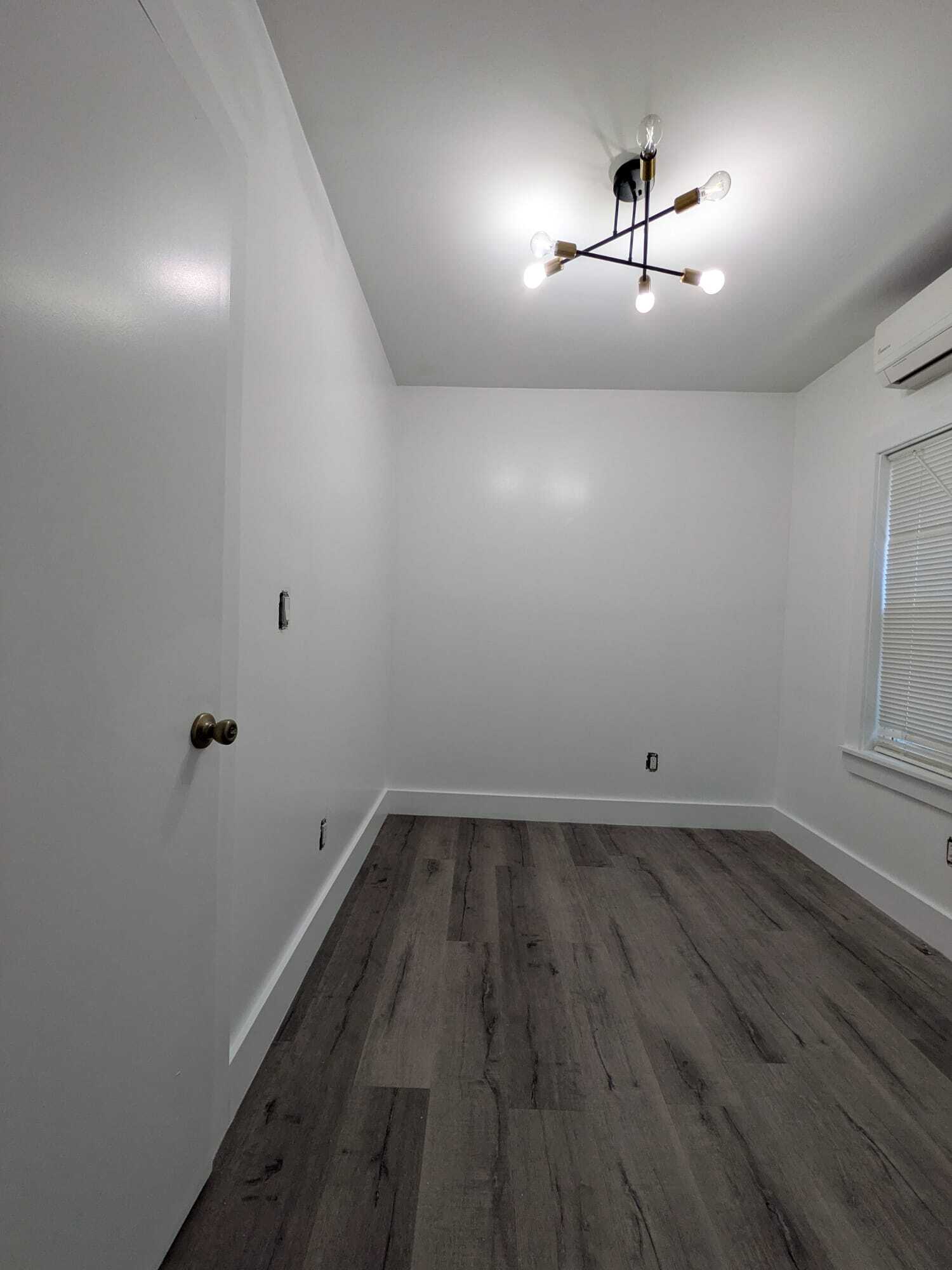 Building Photo - 28 E 47th St
