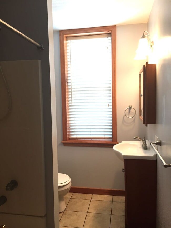 Building Photo - 3 Bedroom House in Lawrenceville