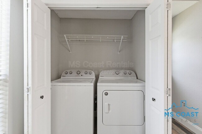 Building Photo - 4319 Lewis St