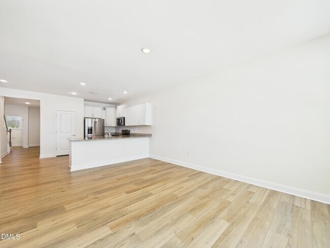 Building Photo - 458 Channel Drop Dr