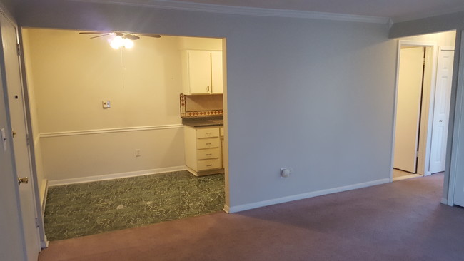 Building Photo - Georgian Oaks Apartments