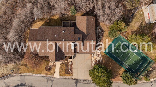 Building Photo - 105 Young Oak Rd