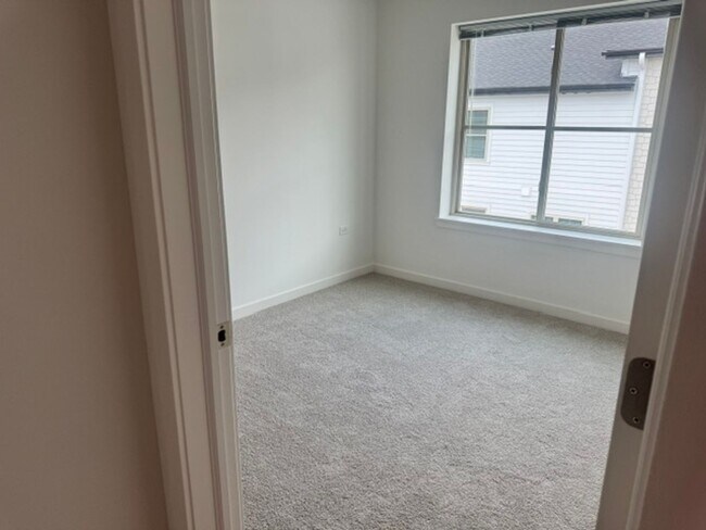 Building Photo - New Construction 3BR/2.5BA Townhome with Attached Garage in Oak Forest, Make your move less expen...