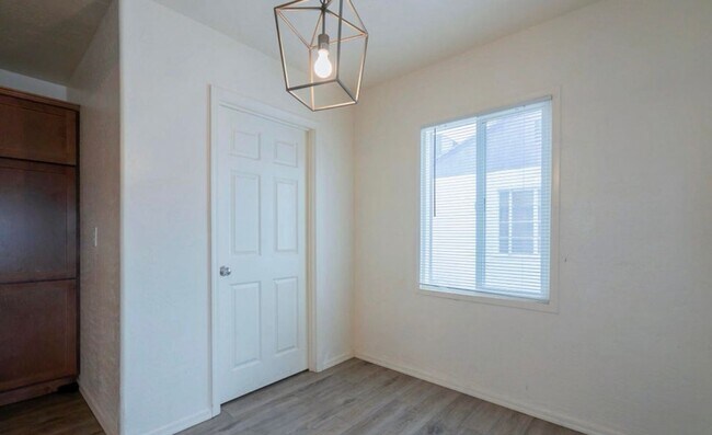 Building Photo - Remodeled 3 bed 2 bath home in Coolidge!