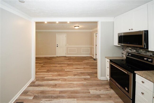 Building Photo - 1616 W Kellogg Cir