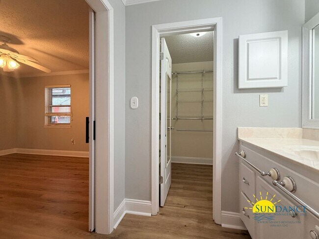 Building Photo - Stunning 3 Bedroom Home in Valparaiso with In-ground pool!