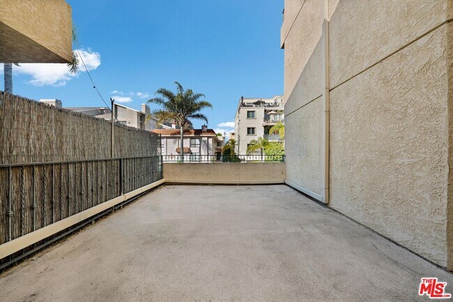 Building Photo - 1633 S Bentley Ave