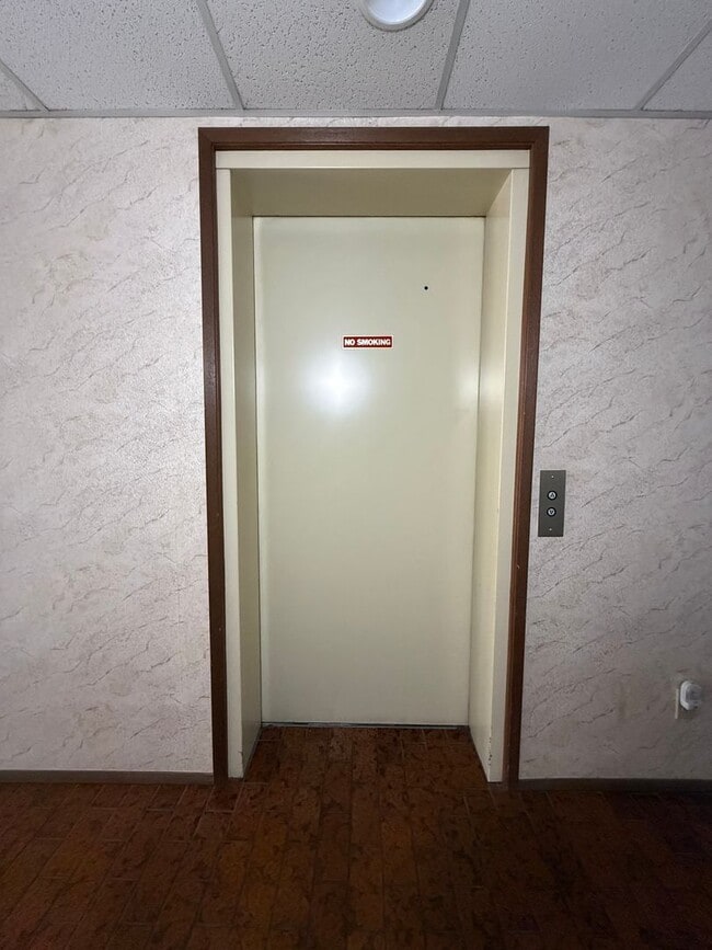 Building Photo - Well Maintained 2BD/2BTH Lynnwood Condo for Lease in Gated Community!