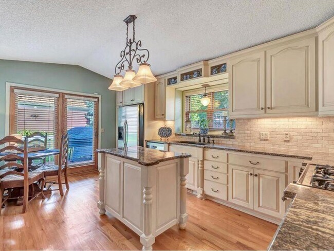 Building Photo - Luxury Home in Plymouth with 2-Level Primary Suite, Furnished or Unfurnished, Wayzata Schools, Pe...