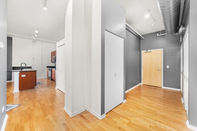 Building Photo - 2323 W Pershing Rd