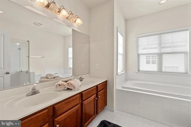 Building Photo - 14160 Catbird Dr