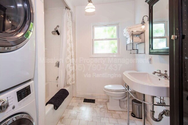 Building Photo - 2837 Clinton Terrace