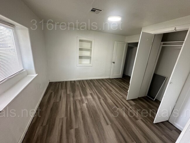 Building Photo - $849 - 2 bed 1 bath - Single Family Home
