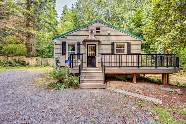 Building Photo - Charming 1-Bedroom Cottage Near Hood Canal...