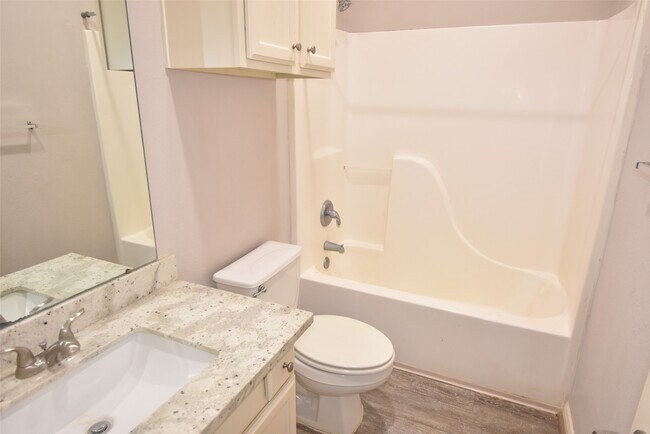 Building Photo - 12565 Melville Dr