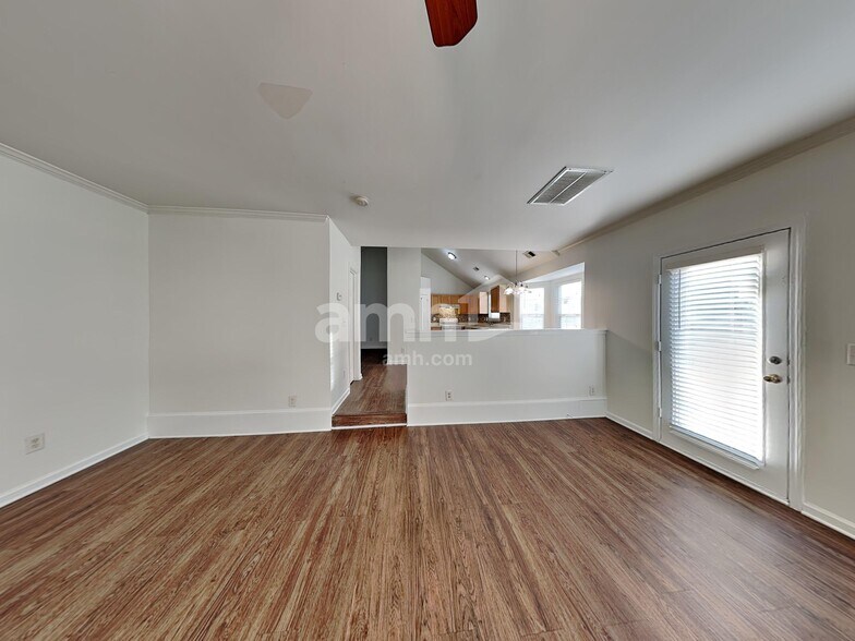 Building Photo - 7225 Hidden Creek Dr