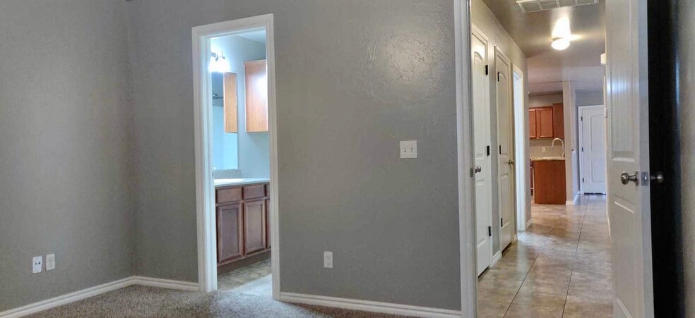 Building Photo - 211 Ashley Dr