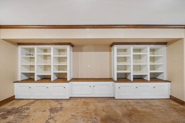 Building Photo - Meticulously maintained 3-bedroom, 2-bath ...