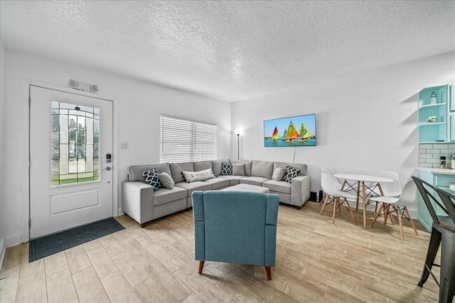 Building Photo - 215 Jefferson Ave