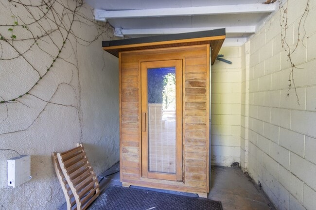 Building Photo - 6641 Murietta Ave