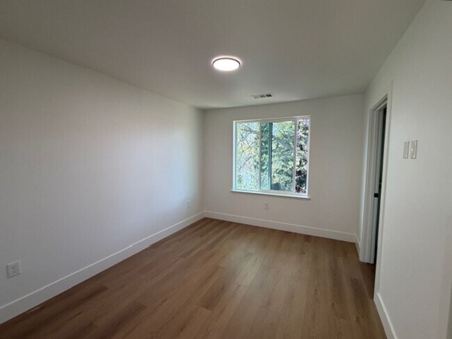 Building Photo - 4740-4760 3rd St, Rocklin, CA 95677