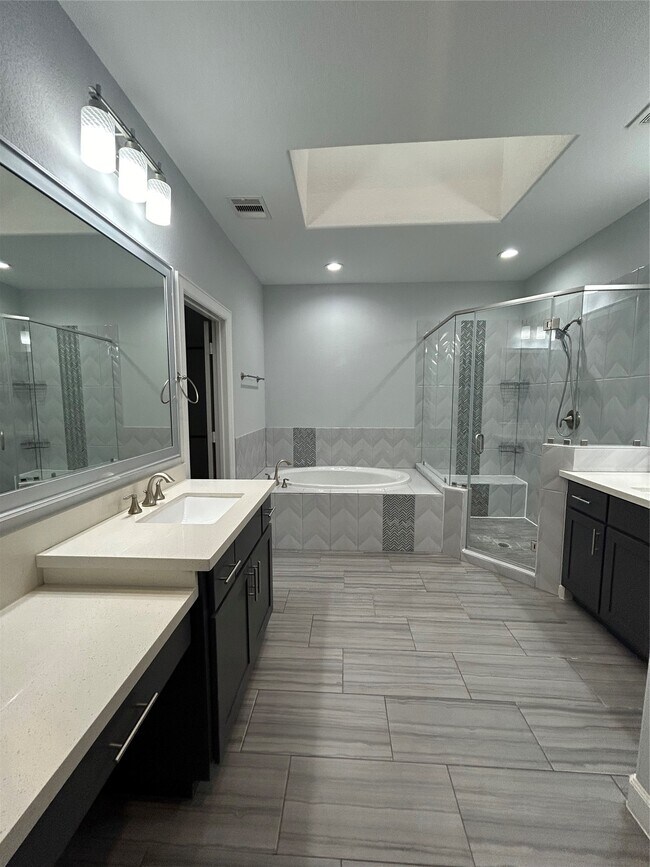 Building Photo - 1211 Marconi St