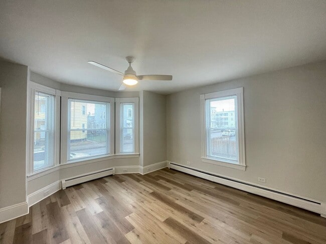 Building Photo - 386 Rimmon St