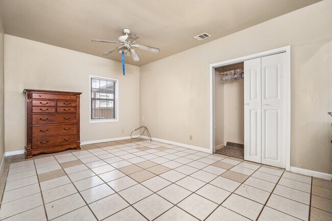 Building Photo - 1519 Schley Ave