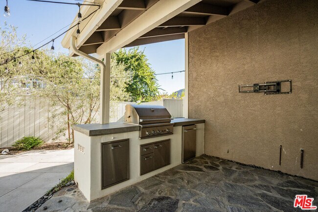 Building Photo - 1316 Avenida de Cortez