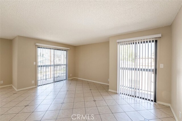 Building Photo - 569 Palm Dr