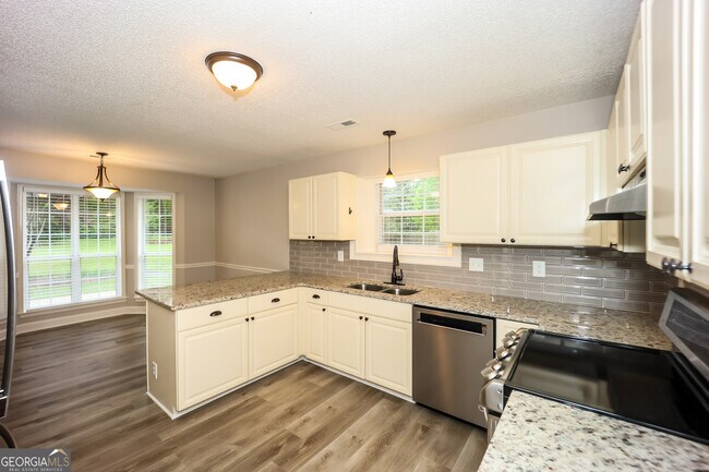 Building Photo - 130 Woodlake Dr