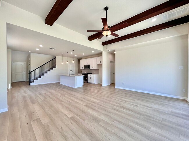 Building Photo - Spacious 4/BR 3/BA Home with Modern Upgrades in Leander