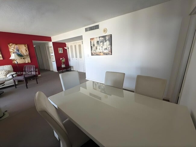 Building Photo - 17021 N Bay Rd