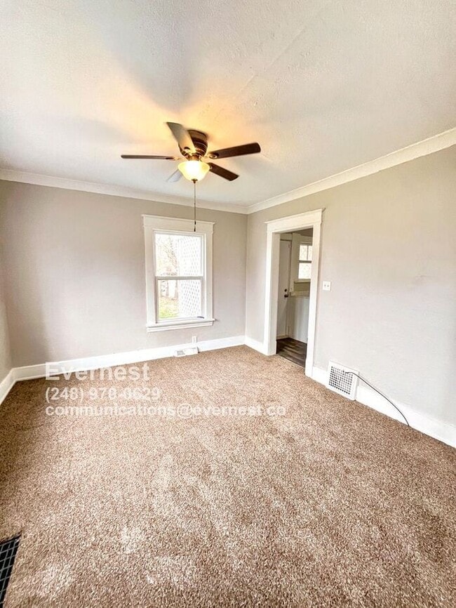 Building Photo - Charming 3-Bedroom Home with Basement and ...