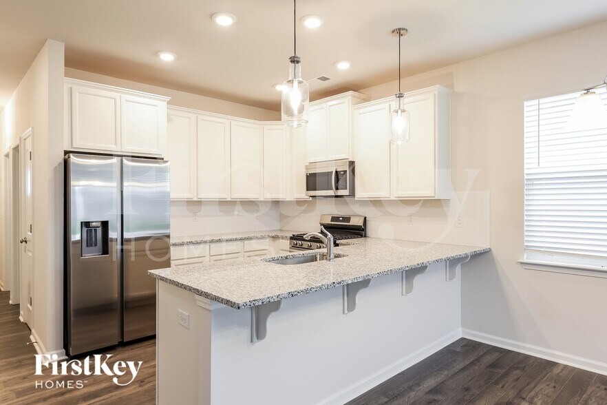 Building Photo - 427 Stonefence Dr