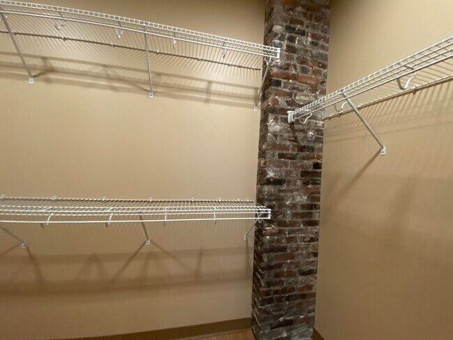 Building Photo - 83 Hanover St