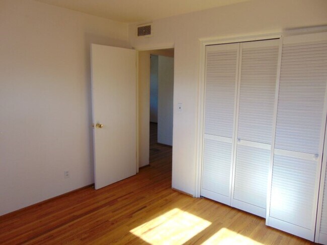 Building Photo - 123 Sombrio Dr
