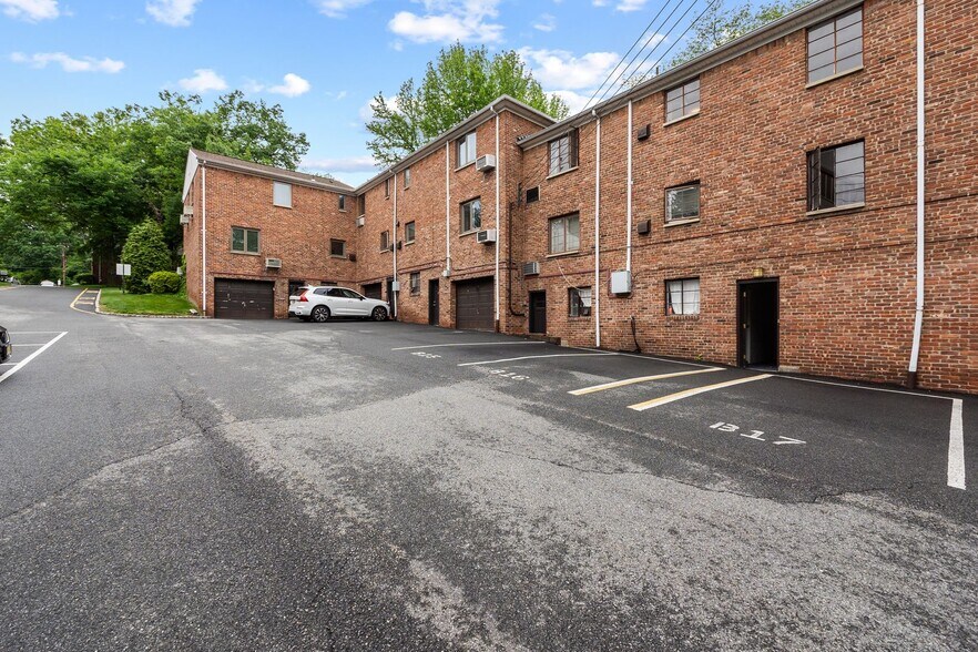Building Photo - 33B Troy Dr