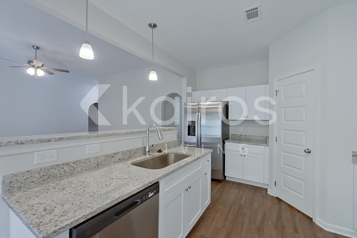 Building Photo - 251 Magnolia Dr