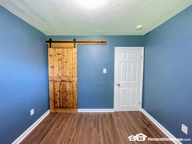 Building Photo - 3308 Hornsea Rd