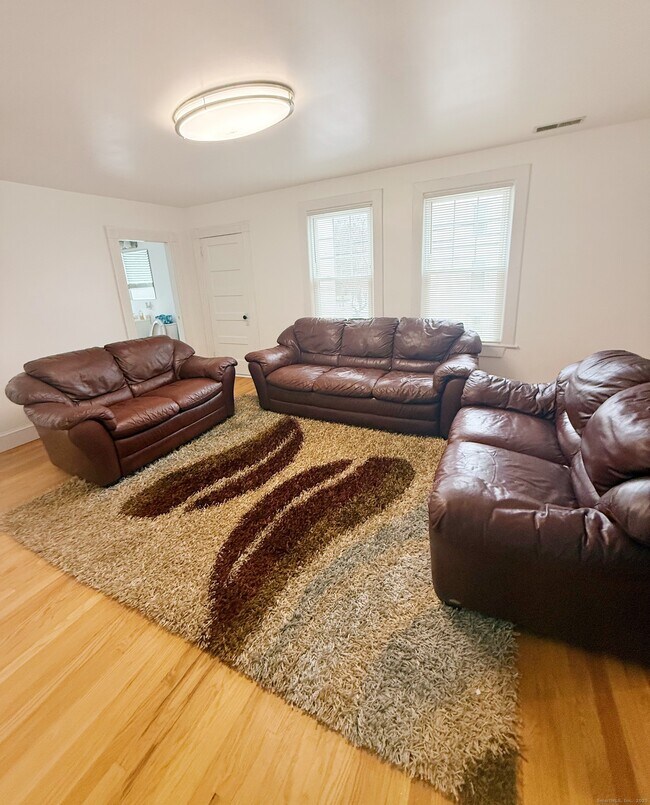 Building Photo - 1716 Farmington Ave