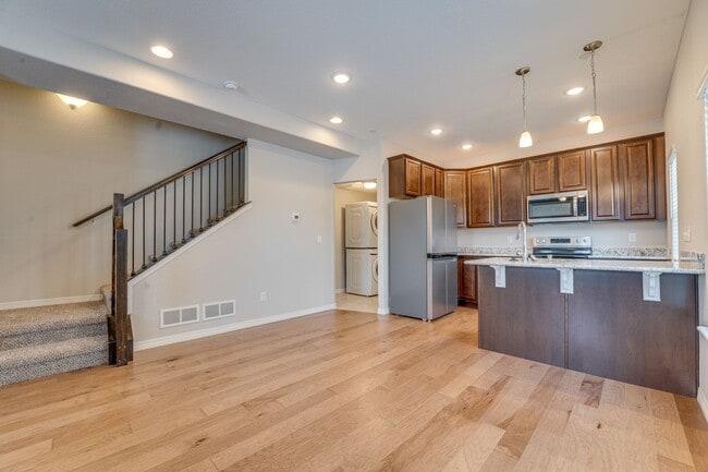 Building Photo - Stunning 3 Bedroom 2 Bathroom townhome in Fort Collins!